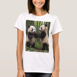 Speelse Baby panda's in een bamboebos, T-shirt