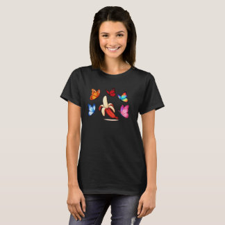 Speelse banaan met vliegende vlinders t-shirt