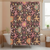 Speelse bloemen en zeesterren op chocolade bruin douchegordijn