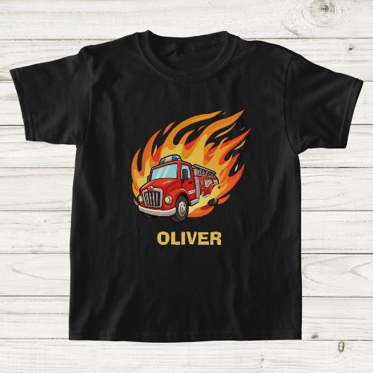 Speelse brandweerwagen omringd door vlammen t-shirt
