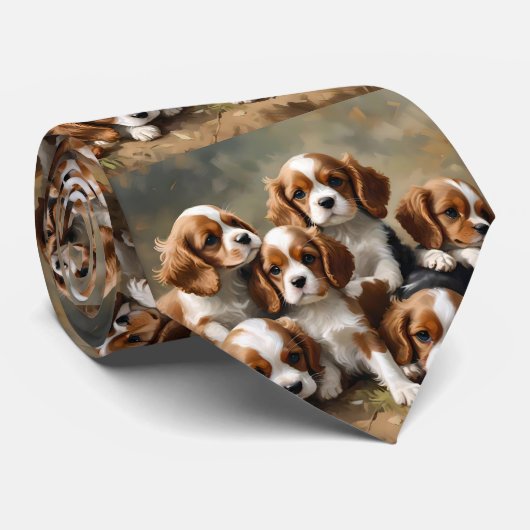 Speelse bruine en witte Cavalier Spaniel Puppies, Stropdas (Opgerold)