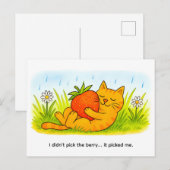 Speelse Cartoon Kat Knuffelt Grote Aardbei Briefkaart (Voorkant / Achterkant)