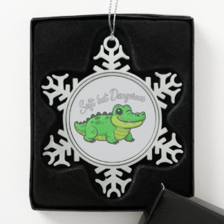 Speelse Cartoon Krokodil - Zachte maar Gevaarlijke Tin Sneeuwvlok Ornament