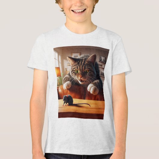 Speelse Cat Pouncing op Muis – Funny Cartoon Desi Tri-Blend Shirt (Voorkant)