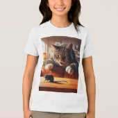 Speelse Cat Pouncing op Muis – Funny Cartoon Desi Tri-Blend Shirt (Voorkant)