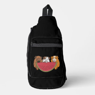 Speelse cavia's en watermeloen illustratie sling bag