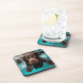 Speelse chocolade labrador zwemmen onder water bier onderzetter (Rechterzijde)