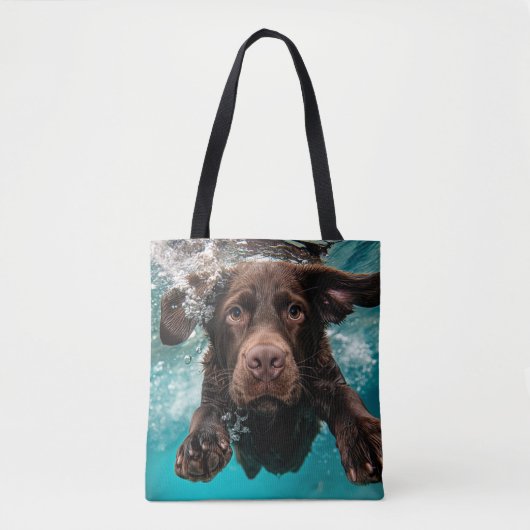 Speelse chocolade labrador zwemt onder water tote bag (Voorkant)
