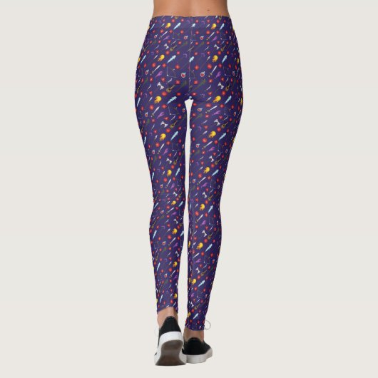 Speelse DnD RPG Patroon Leggings (Achterkant)