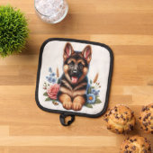 Speelse Duitse Herder Puppy met bloemen Pannenlap (Top down)