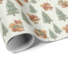 Speelse eekhoorns in het kerst-winterbos cadeaupapier