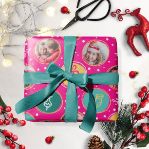 Speelse familiefotocollage Kerstmis hete roze Cadeaupapier