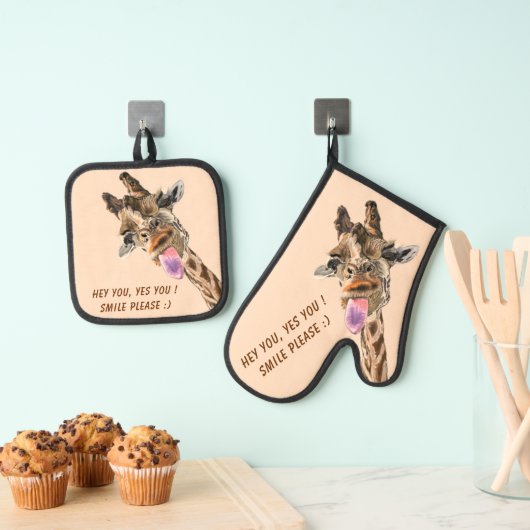 Speelse Giraffe Custom Text Funny Ovenwant & Pannenlap Set (Insitu(Ophanging))