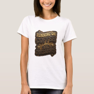 Speelse Goud LOPEN OP COFFIE EN SLECHTE BESLISSING T-shirt