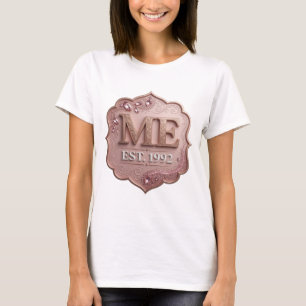 Speelse Goud ME EST 1992 Artistiek Motief T-shirt
