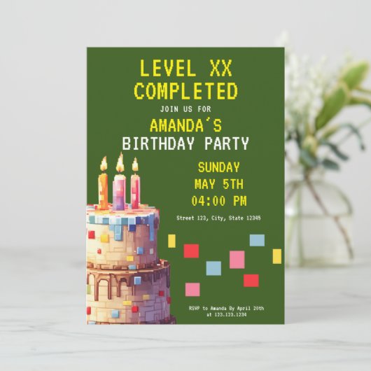 Speelse Groene & Gele Pixel Cake Gamer Verjaardag Kaart (Staand voorkant)