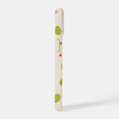Speelse groene olijven, harten en initialenpatroon iPhone 15 case (Rechterkant)