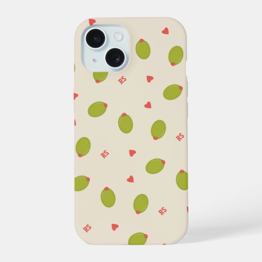 Speelse groene olijven, harten en initialenpatroon iPhone 15 case (Achterkant)
