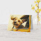 Speelse Hond Genietend van Autorit Kunstprint Kaart (Gele Bloem)