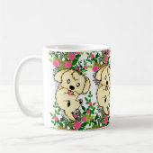 Speelse hond in een tuin van Rozen en Natuur Koffiemok (Links)