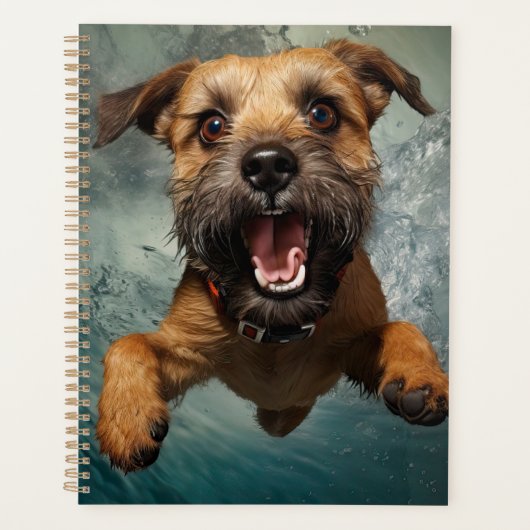 Speelse hond zwemmen onder water ontwerp planner (Voorkant)