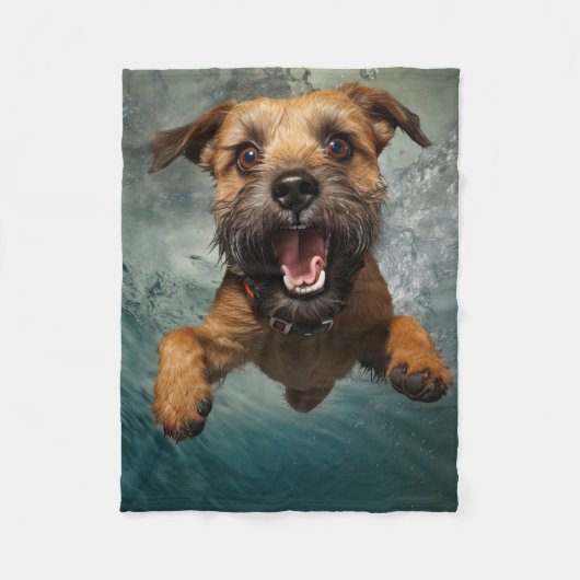Speelse Hond Zwemt Onderwater Ontwerp Fleece Deken (Voorkant)
