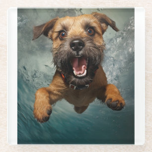 Speelse Hond Zwemt Onderwater Ontwerp Glazen Onderzetter