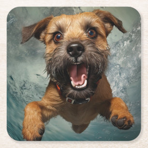 Speelse Hond Zwemt Onderwater Ontwerp Kartonnen Onderzetters