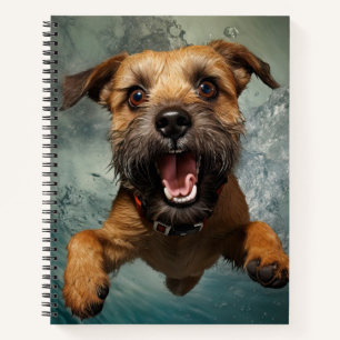 Speelse Hond Zwemt Onderwater Ontwerp Notitieboek