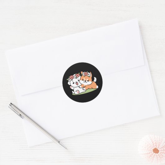 Speelse honden met bloemenkronen – Fun Spring Them Ronde Sticker (Envelop)