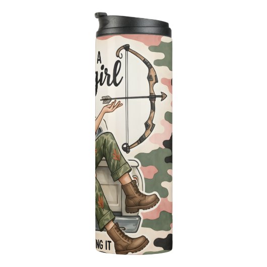 Speelse Huntress, Schattigee Camo-stijl Thermosbeker (Geroteerd rechts)