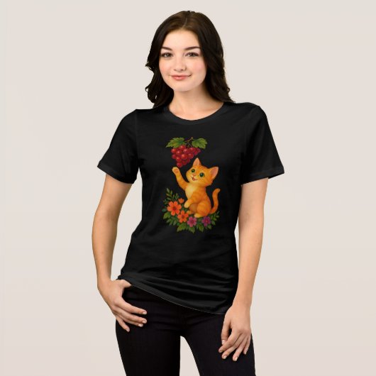 Speelse kaneelkleurige kitten met druiven Tri-Blend shirt (Voorkant volledig)