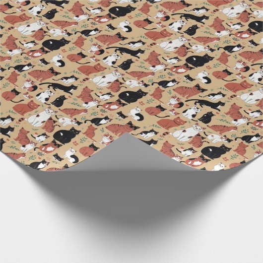 Speelse Katten Op Een Tan Achtergrond Cadeaupapier (Hoek)