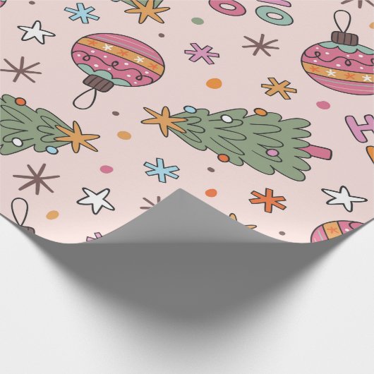 Speelse kerstbomen en ornamenten cadeaupapier (Hoek)