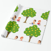 Speelse Kinderen die onder een appelboom zitten Cadeaupapier (Uitgerold)