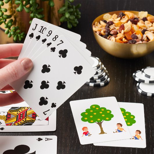 Speelse Kinderen die onder een appelboom zitten Pokerkaarten