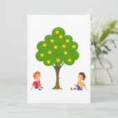 Speelse Kinderen Zitten Onder een Appelboom Kaart (Staand voorkant)