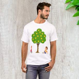 Speelse kinderen zittend onder een appelboom t-shirt