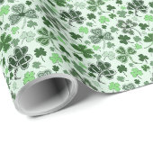 Speelse Lichtgroene Klaverhartjes Patroon Keltisch Cadeaupapier (Rol Hoek)