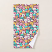 Speelse minimalistische katten in meerkleurige pas bad handdoek (Handdoek)