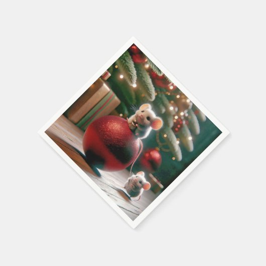 Speelse muis op rode kerst ornament servet (Hoek)