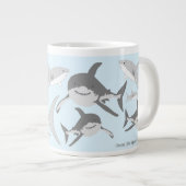 Speelse Ocean Sharks Blauw Ontwerp Grote Koffiekop (Voorkant rechts)