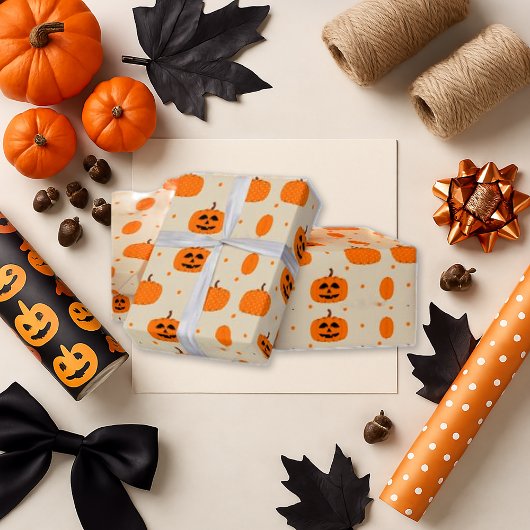 Speelse Oranje Pompoen Cream Minimal Halloween Cadeaupapier