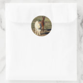 Speelse paren: jonge bruine en witte alpaca's ronde sticker (Tas)