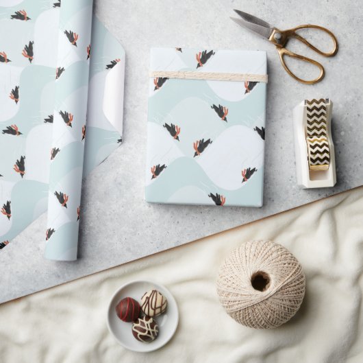 Speelse Pinguïns Glijden op Sneeuwpatroon Cadeaupapier (Crafts)