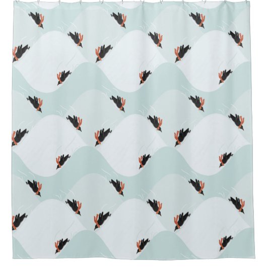 Speelse Pinguïns Glijden op Sneeuwpatroon Douchegordijn (Voorkant)