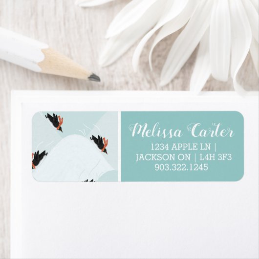 Speelse Pinguïns Glijden op Sneeuwpatroon Etiket (Insitu)