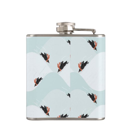 Speelse Pinguïns Glijden op Sneeuwpatroon Heupfles (Achterkant)