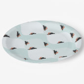 Speelse Pinguïns Glijden op Sneeuwpatroon Papieren Bordje (Gekanteld)