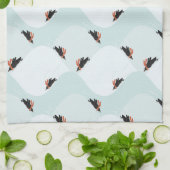 Speelse Pinguïns Glijden op Sneeuwpatroon Theedoek (Gevouwen)